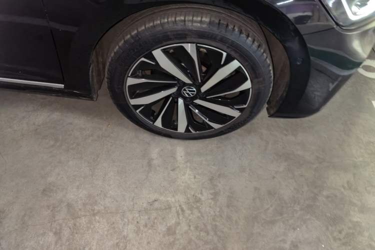 Used Volkswagen Passat 2022 330TSI Starry Luxury Edition Right Front Wheel Hub
