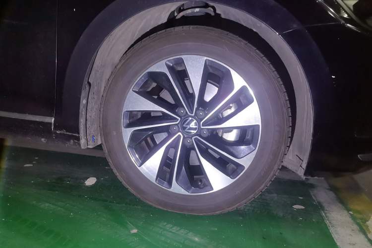 Used Volkswagen Passat 2022 330TSI Elite Edition Right Front Wheel Hub