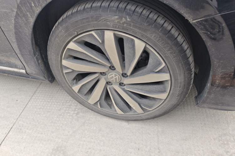 Used Volkswagen Passat 2022 330TSI Starry Elite Edition Right Front Wheel Hub