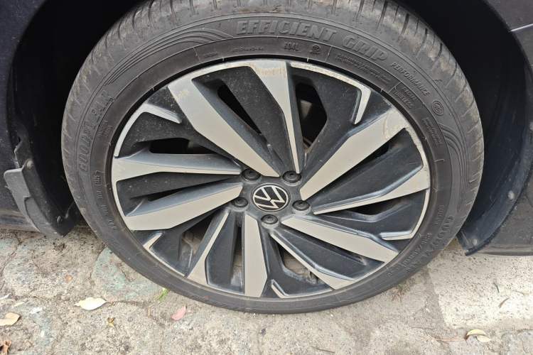 Used Volkswagen Passat 2022 330TSI Elite Edition Right Front Wheel Hub