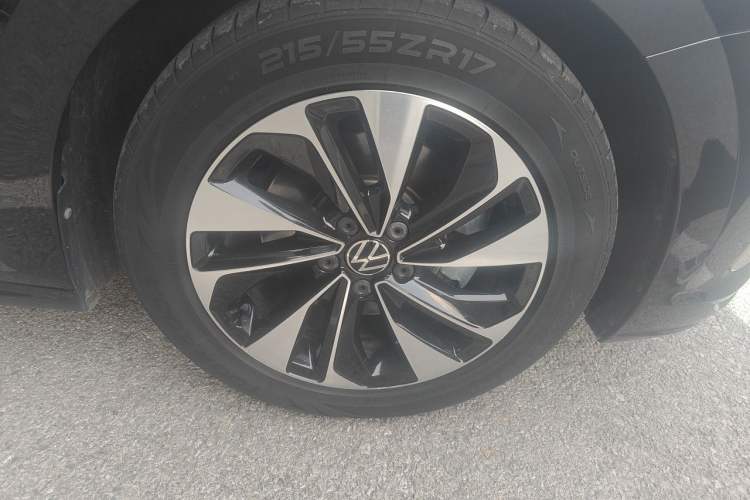 Used Volkswagen Passat 2022 280TSI Elite Edition Right Front Wheel Hub