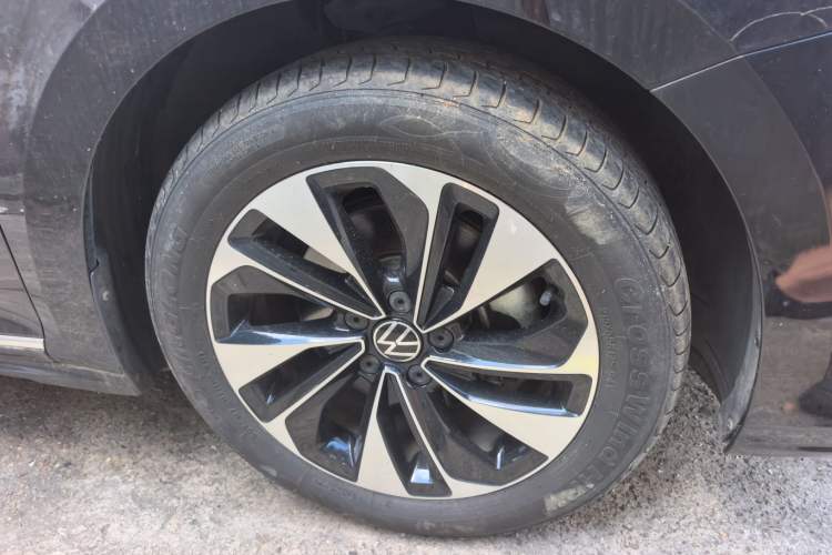 Used Volkswagen Passat 2022 330TSI Elite Edition Right Front Wheel Hub