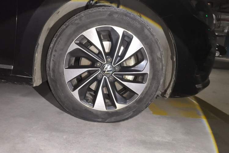 Used Volkswagen Passat 2022 280TSI Elite Edition Right Front Wheel Hub