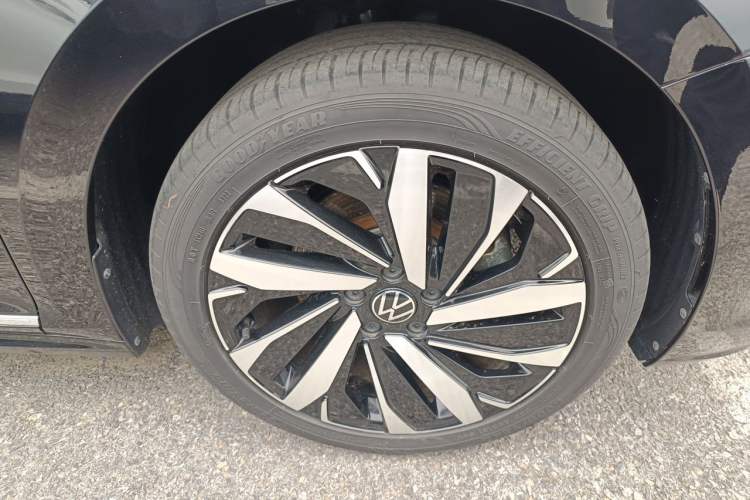 Used Volkswagen Passat 2022 330TSI Elite Edition Right Front Wheel Hub