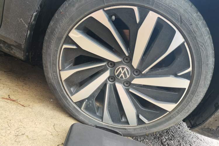 Used Volkswagen Passat 2022 330TSI Starry Luxury Edition Right Front Wheel Hub