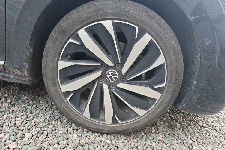 Used Volkswagen Passat 2022 330TSI Starry Luxury Edition Right Front Wheel Hub
