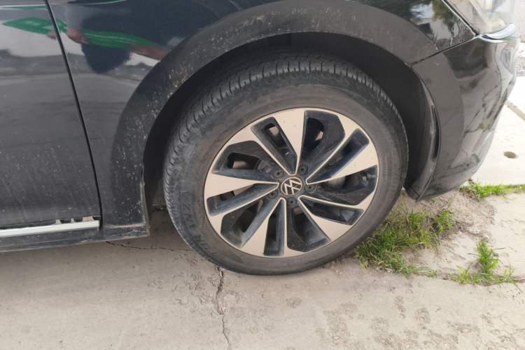 Used Volkswagen Passat 2022 330TSI Elite Edition Right Front Wheel Hub