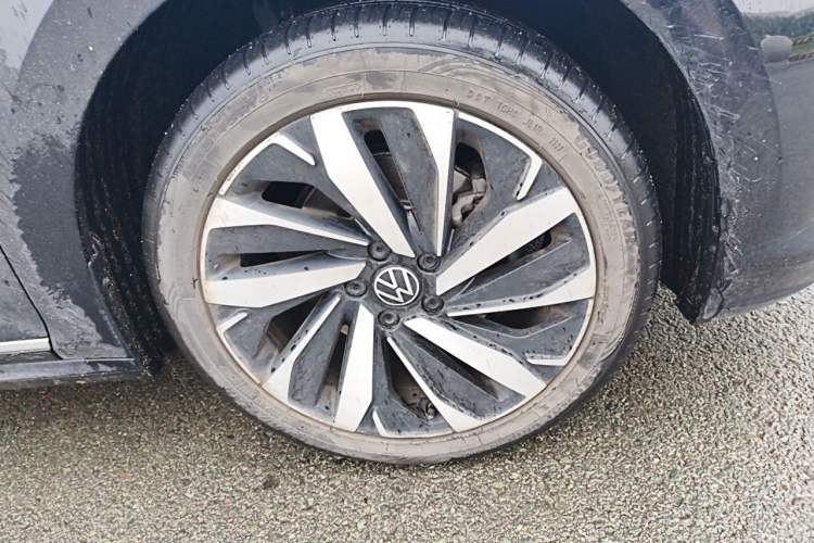 Used Volkswagen Passat 2022 330TSI Elite Edition Right Front Wheel Hub