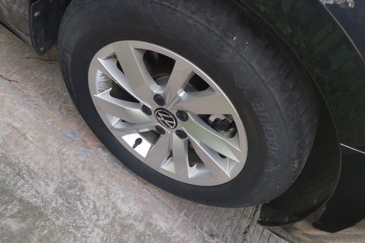 Used Volkswagen Passat 2022 280TSI Business Edition Right Front Wheel Hub