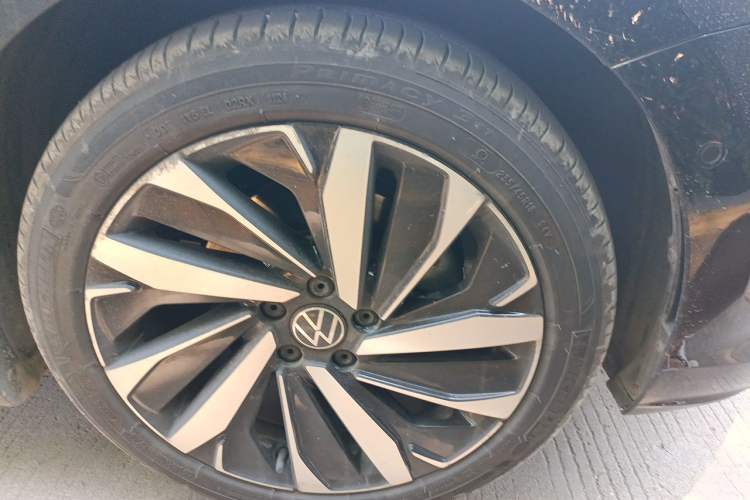 Used Volkswagen Passat 2022 330TSI Starry Luxury Edition Right Front Wheel Hub