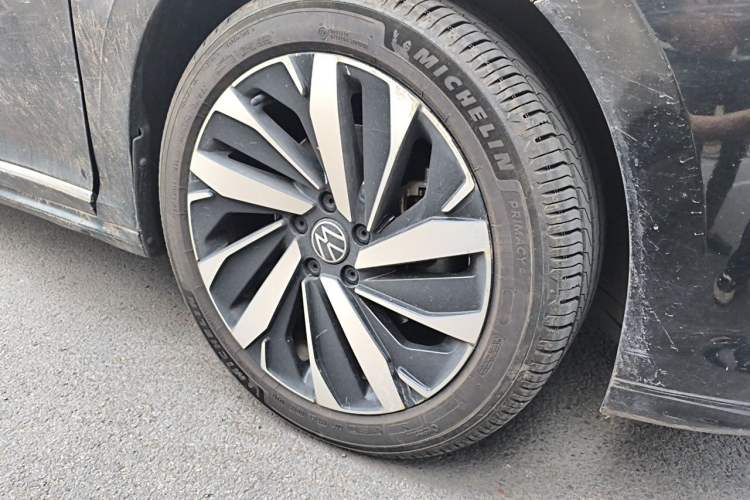 Used Volkswagen Passat 2022 330TSI Elite Edition Right Front Wheel Hub