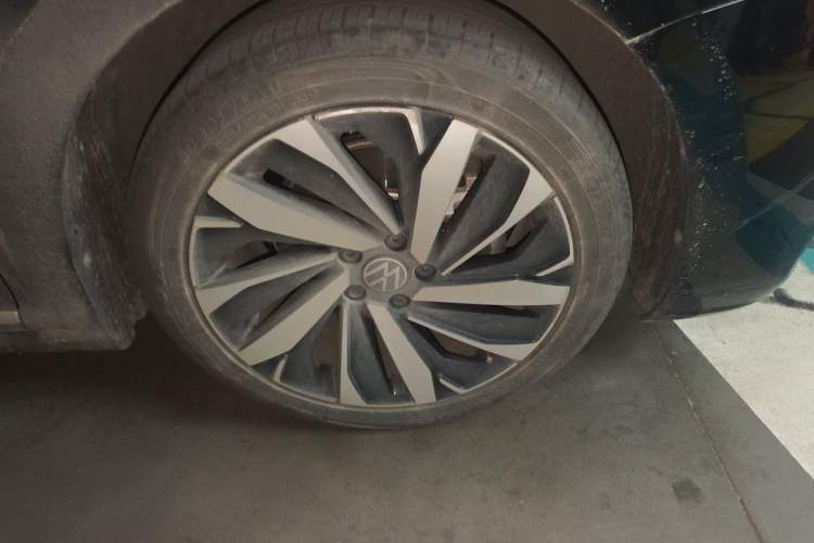 Used Volkswagen Passat 2022 330TSI Starry Elite Edition Right Front Wheel Hub