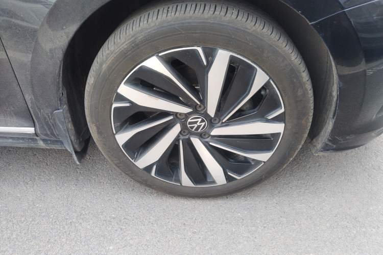 Used Volkswagen Passat 2022 330TSI Elite Edition Right Front Wheel Hub