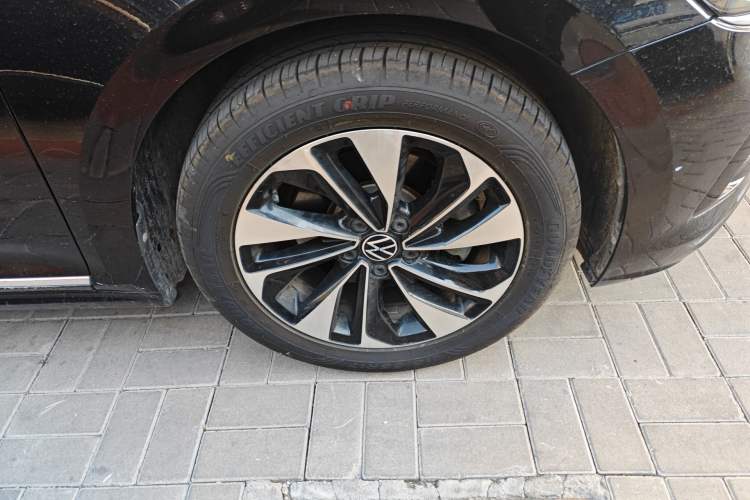 Used Volkswagen Passat 2022 330TSI Elite Edition Right Front Wheel Hub