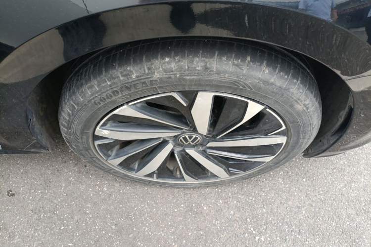 Used Volkswagen Passat 2022 330TSI Elite Edition Right Front Wheel Hub