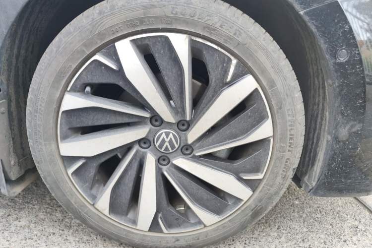 Used Volkswagen Passat 2022 330TSI Luxury Edition Right Front Wheel Hub