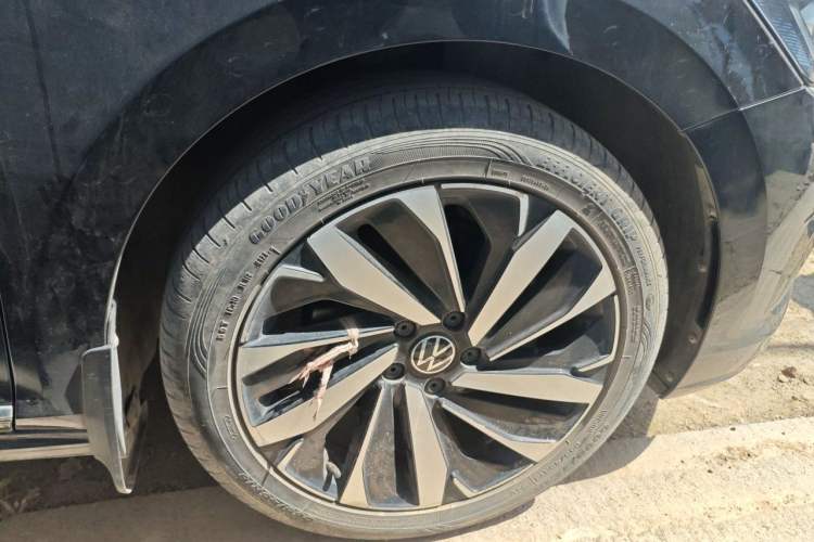 Used Volkswagen Passat 2022 330TSI Elite Edition Right Front Wheel Hub
