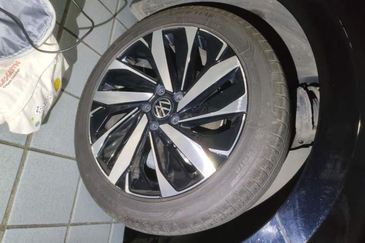 Used Volkswagen Passat 2022 330TSI Starry Elite Edition Right Front Wheel Hub