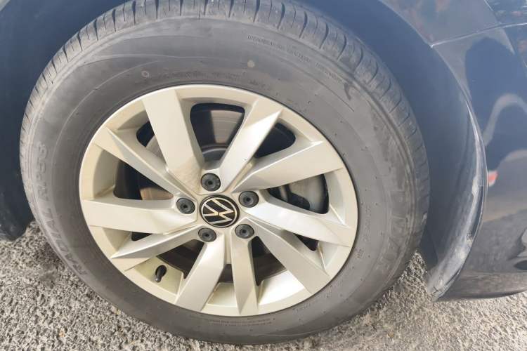 Used Volkswagen Passat 2022 280TSI Business Edition Right Front Wheel Hub