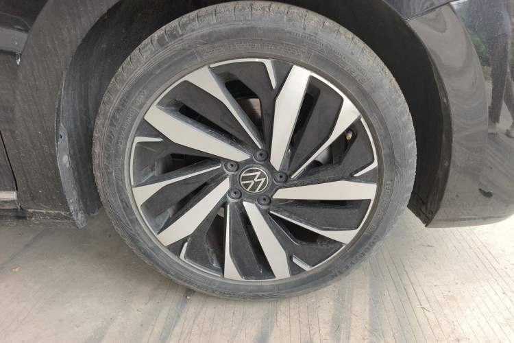 Used Volkswagen Passat 2022 330TSI Starry Elite Edition Right Front Wheel Hub