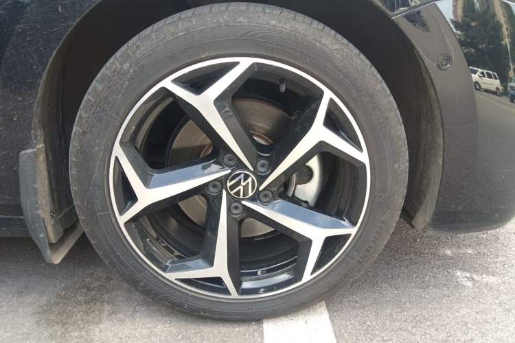 Used Volkswagen Passat 2022 380TSI Luxury Edition Right Front Wheel Hub