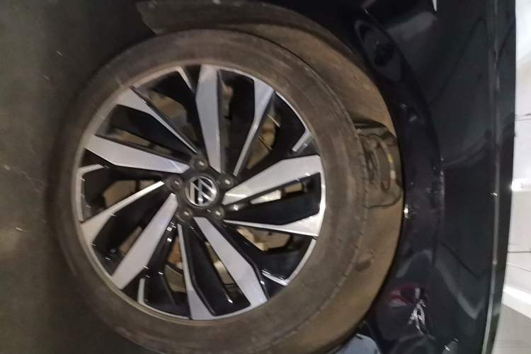 Used Volkswagen Passat 2022 330TSI Luxury Edition Right Front Wheel Hub