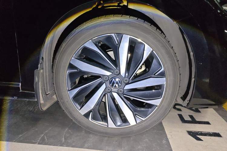 Used Volkswagen Passat 2022 330TSI Starry Elite Edition Right Front Wheel Hub