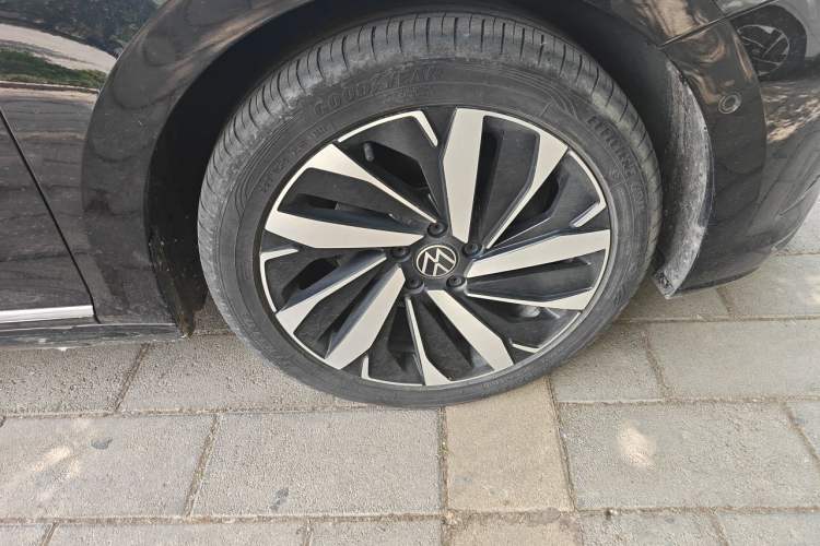 Used Volkswagen Passat 2022 330TSI Luxury Edition Right Front Wheel Hub