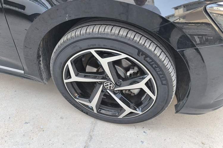 Used Volkswagen Passat 2022 330TSI Elite Edition Right Front Wheel Hub