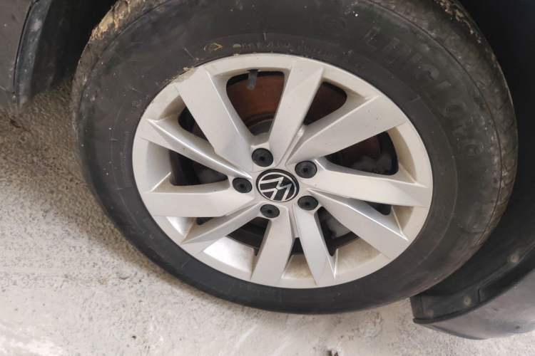 Used Volkswagen Passat 2022 280TSI Business Edition Right Front Wheel Hub