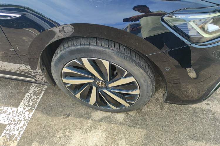 Used Volkswagen Passat 2022 330TSI Starry Luxury Edition Right Front Wheel Hub