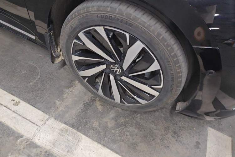 Used Volkswagen Passat 2022 330TSI Luxury Edition Right Front Wheel Hub