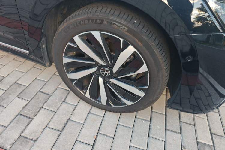 Used Volkswagen Passat 2022 330TSI Starry Luxury Edition Right Front Wheel Hub