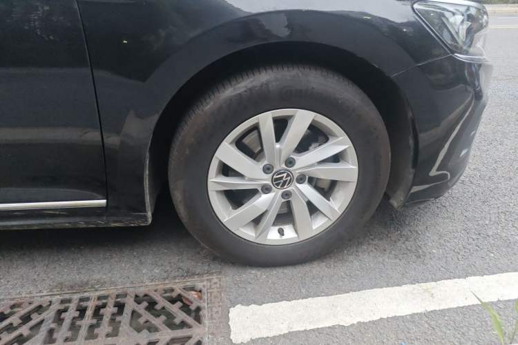 Used Volkswagen Passat 2022 280TSI Business Edition Right Front Wheel Hub