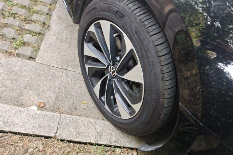 Used Volkswagen Passat 2022 280TSI Elite Edition Right Front Wheel Hub