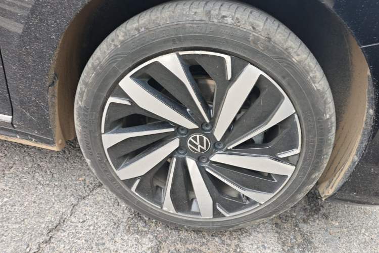 Used Volkswagen Passat 2022 330TSI Starry Elite Edition Right Front Wheel Hub