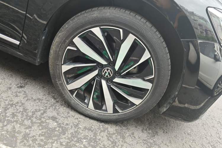 Used Volkswagen Passat 2022 330TSI Starry Elite Edition Right Front Wheel Hub