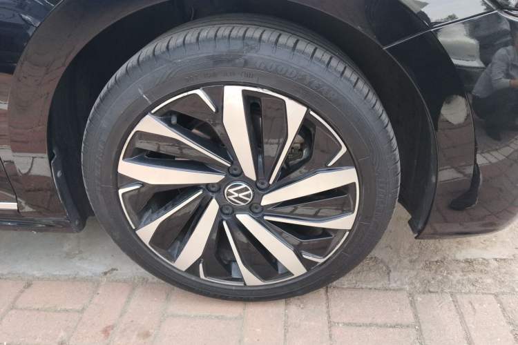 Used Volkswagen Passat 2022 330TSI Elite Edition Right Front Wheel Hub