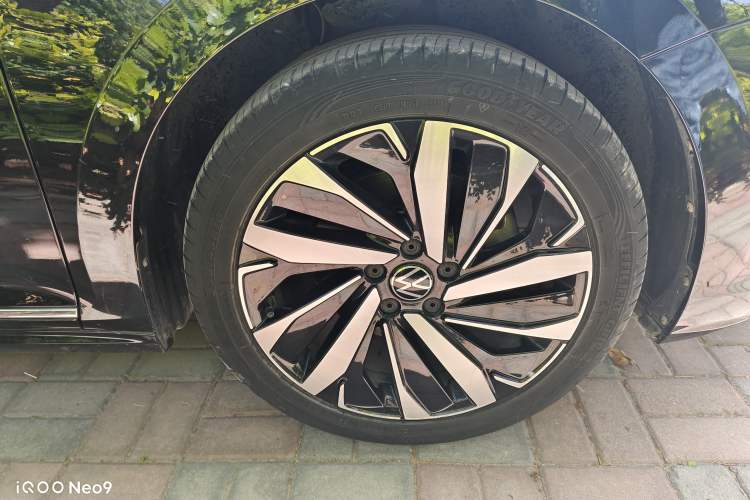 Used Volkswagen Passat 2022 330TSI Elite Edition Right Front Wheel Hub