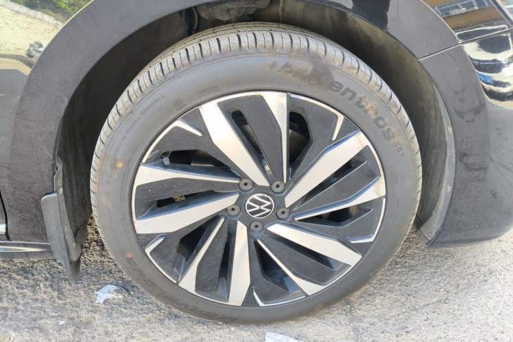 Used Volkswagen Passat 2022 330TSI Starry Elite Edition Right Front Wheel Hub