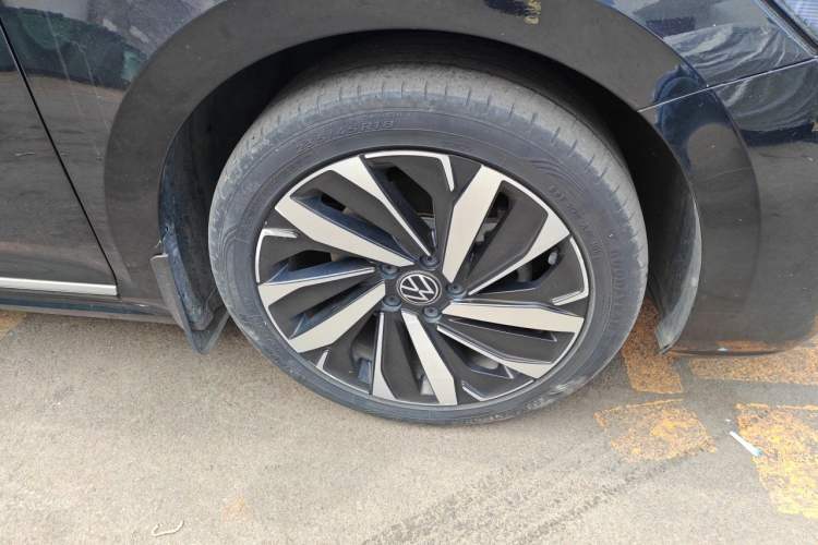Used Volkswagen Passat 2022 330TSI Starry Elite Edition Right Front Wheel Hub