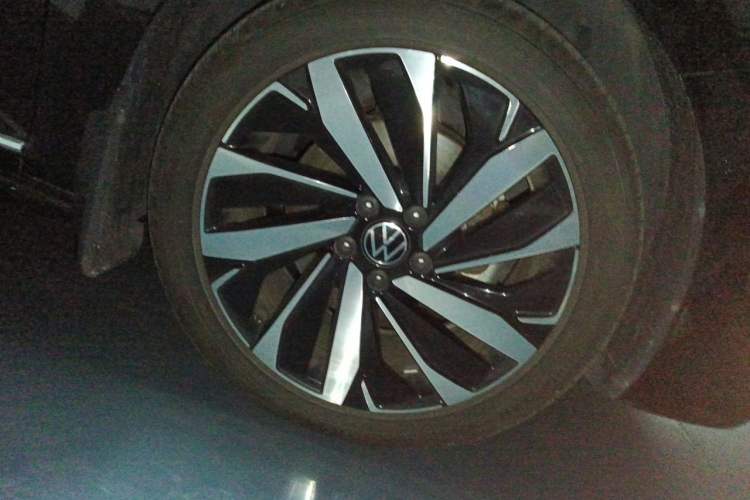 Used Volkswagen Passat 2022 330TSI Starry Luxury Edition Right Front Wheel Hub