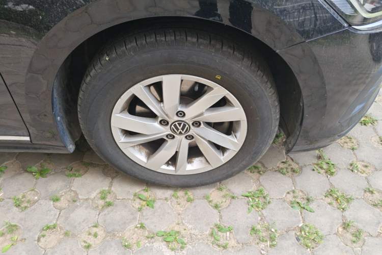 Used Volkswagen Passat 2022 280TSI Business Edition Right Front Wheel Hub