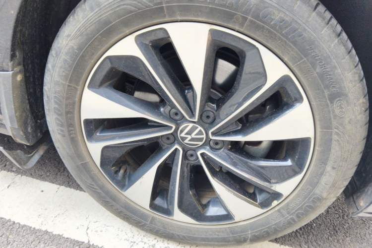Used Volkswagen Passat 2022 330TSI Elite Edition Right Front Wheel Hub