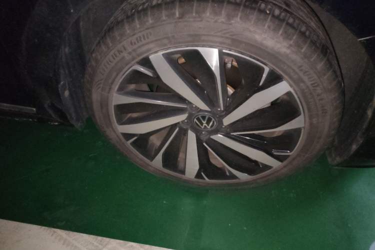 Used Volkswagen Passat 2022 330TSI Luxury Edition Right Front Wheel Hub