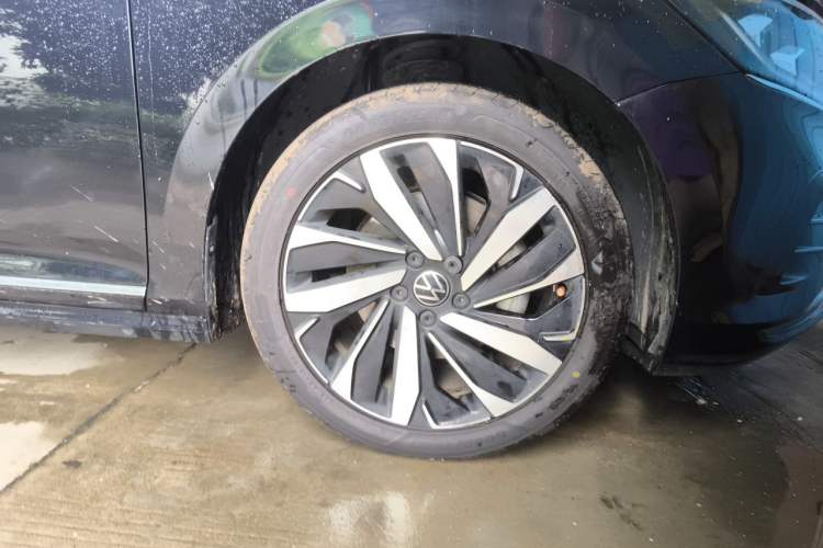 Used Volkswagen Passat 2022 330TSI Elite Edition Right Front Wheel Hub