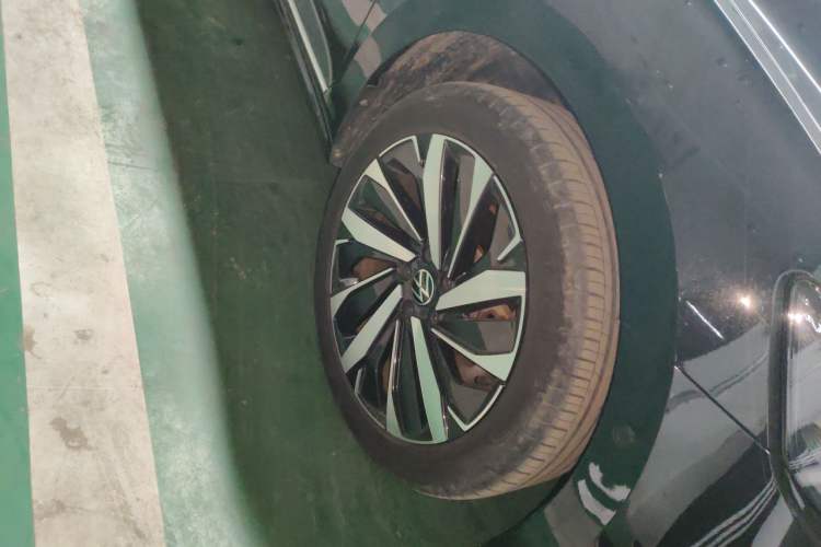 Used Volkswagen Passat 2022 330TSI Starry Elite Edition Right Front Wheel Hub