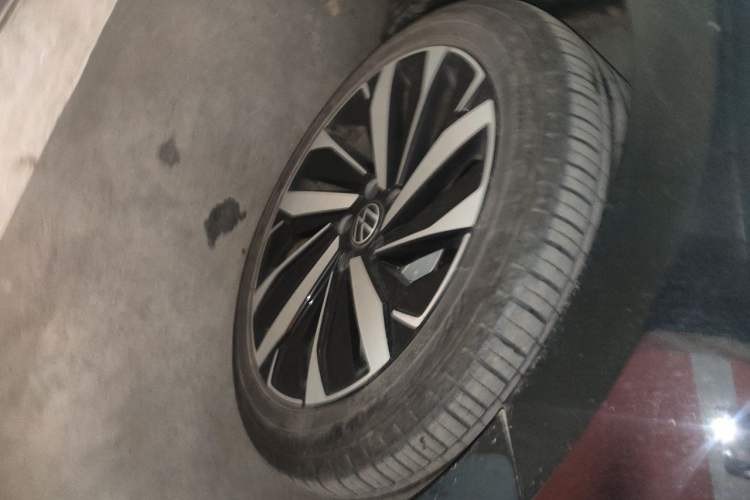 Used Volkswagen Passat 2022 330TSI Starry Luxury Edition Right Front Wheel Hub