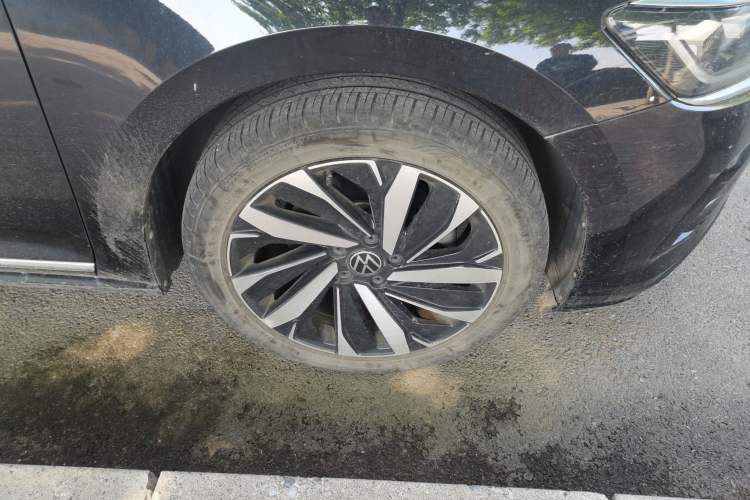 Used Volkswagen Passat 2022 330TSI Elite Edition Right Front Wheel Hub