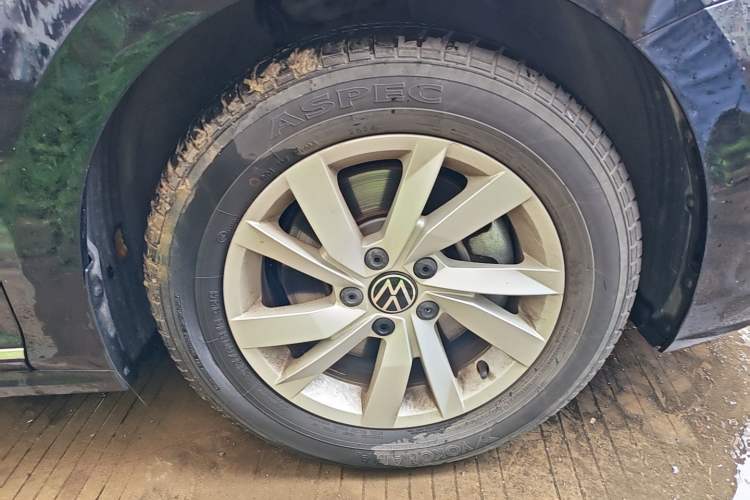 Used Volkswagen Passat 2022 280TSI Business Edition Right Front Wheel Hub